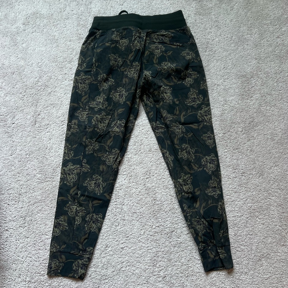 Athleta Trekkie joggers